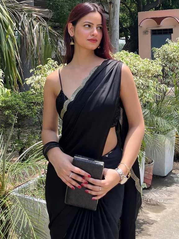 20 year old Call Girl service in Gurgaon